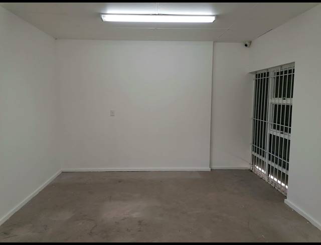925M² WAREHOUSE TO LET IN PAROW INDUSTRIAL